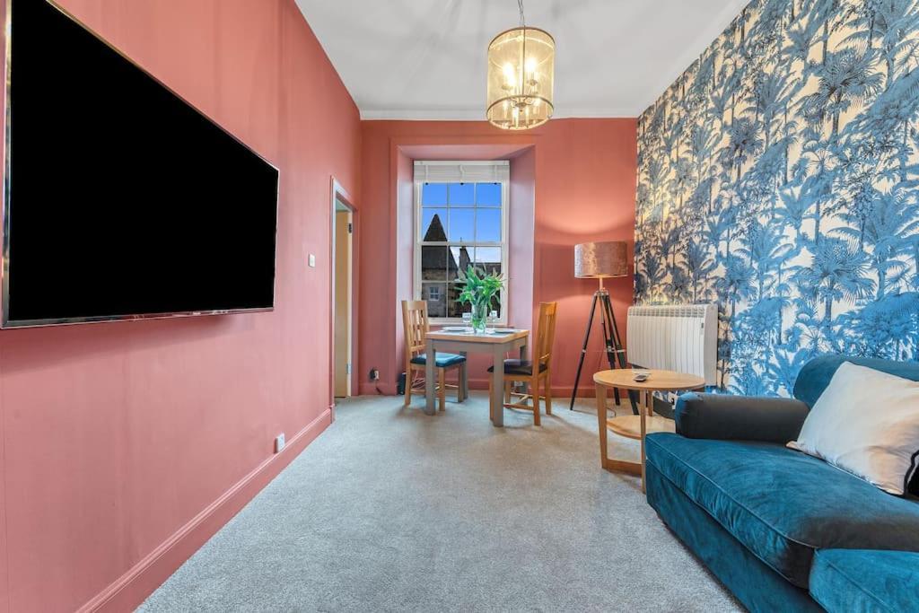 Boutique Modern Royal Mile Apartment Sleeps 4 Edinburgh Eksteriør billede