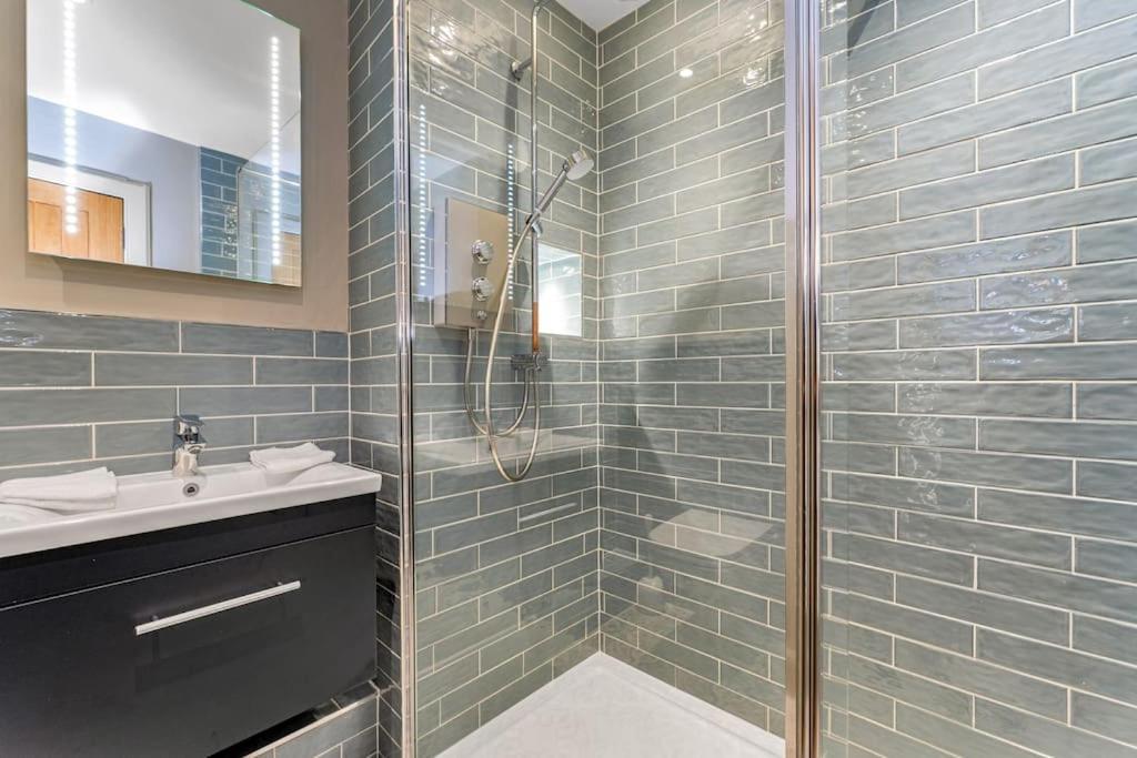 Boutique Modern Royal Mile Apartment Sleeps 4 Edinburgh Eksteriør billede