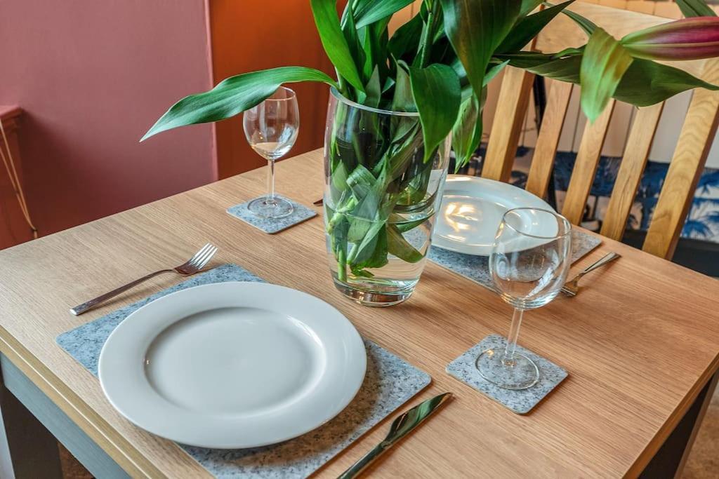 Boutique Modern Royal Mile Apartment Sleeps 4 Edinburgh Eksteriør billede
