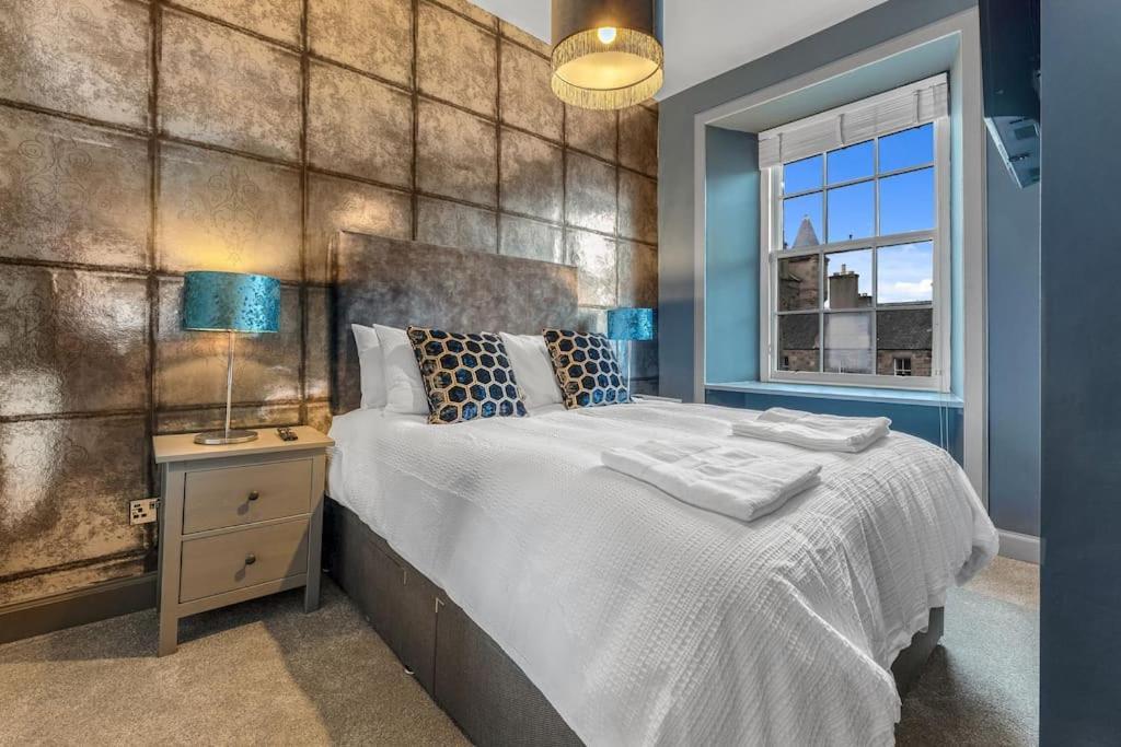 Boutique Modern Royal Mile Apartment Sleeps 4 Edinburgh Eksteriør billede
