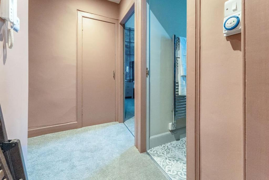 Boutique Modern Royal Mile Apartment Sleeps 4 Edinburgh Eksteriør billede